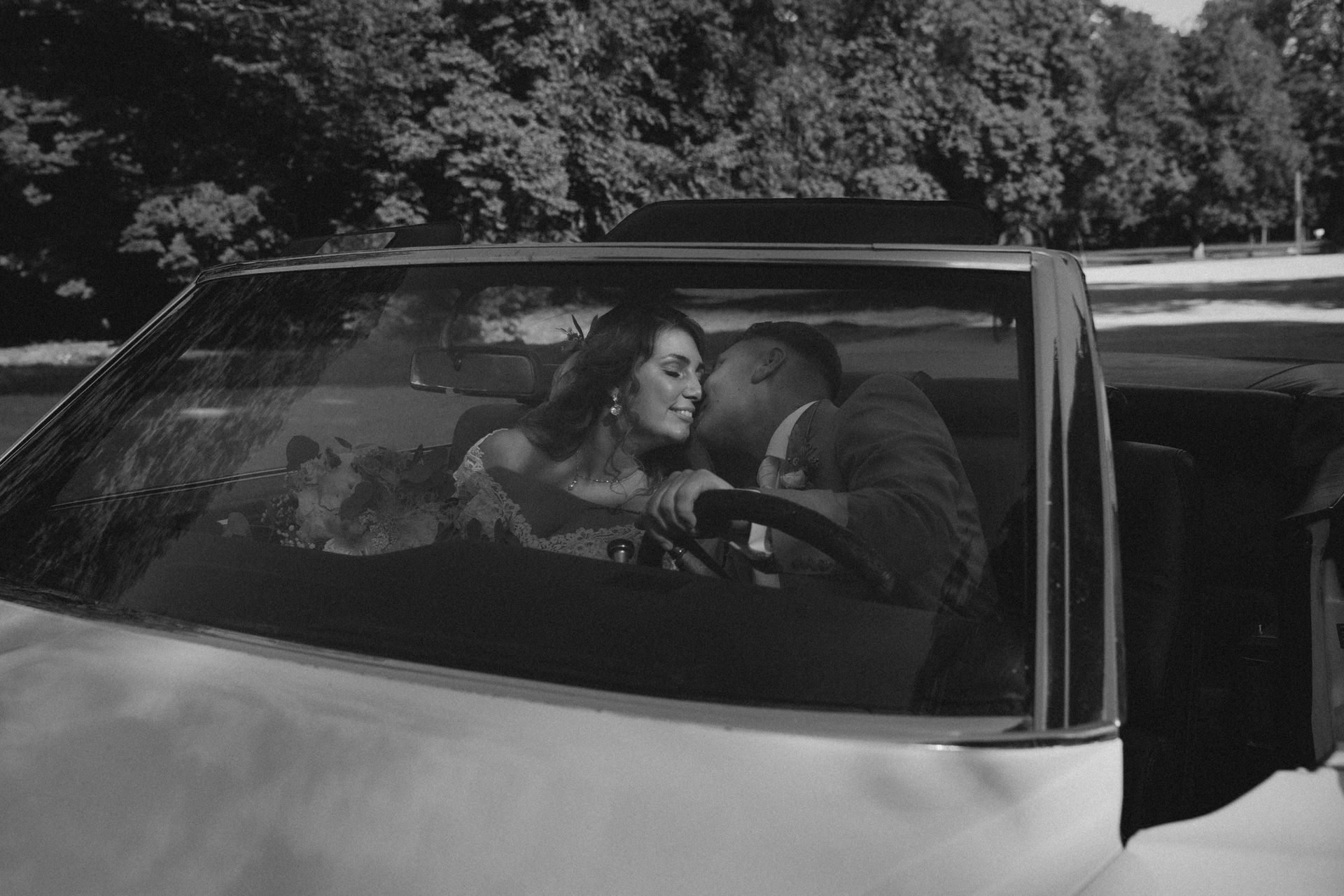 Brautpaarbilder im Cabrio